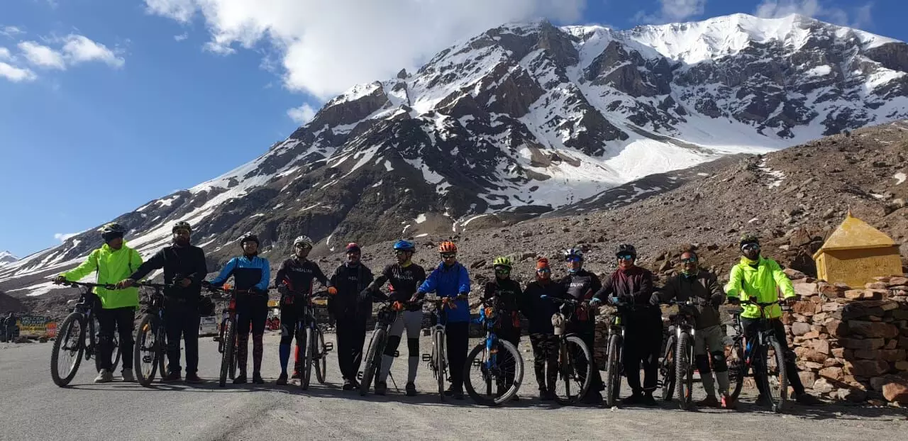13 cycling adventurers cycled 560 km in icy region of Himalayas to spread the message of vaccinating people against corona
