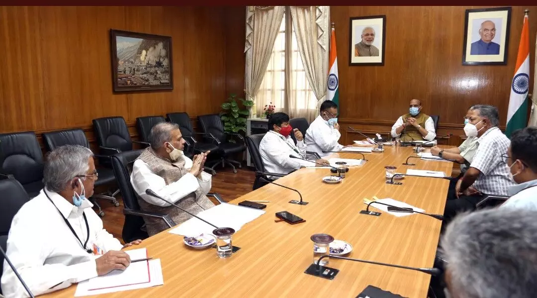 Rajnath Singh meets Defence Civilian Employees Federations over OFB Corporatisation issue