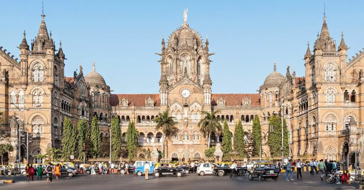 Mumbai: Bomb threat in 3 railway stations, Amitabh Bachchans bungalow