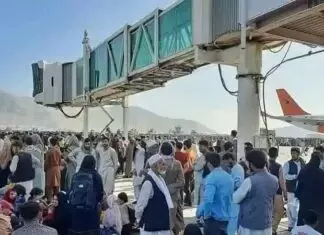 US forces fire in air to stop jostling Afghans at Kabul airport