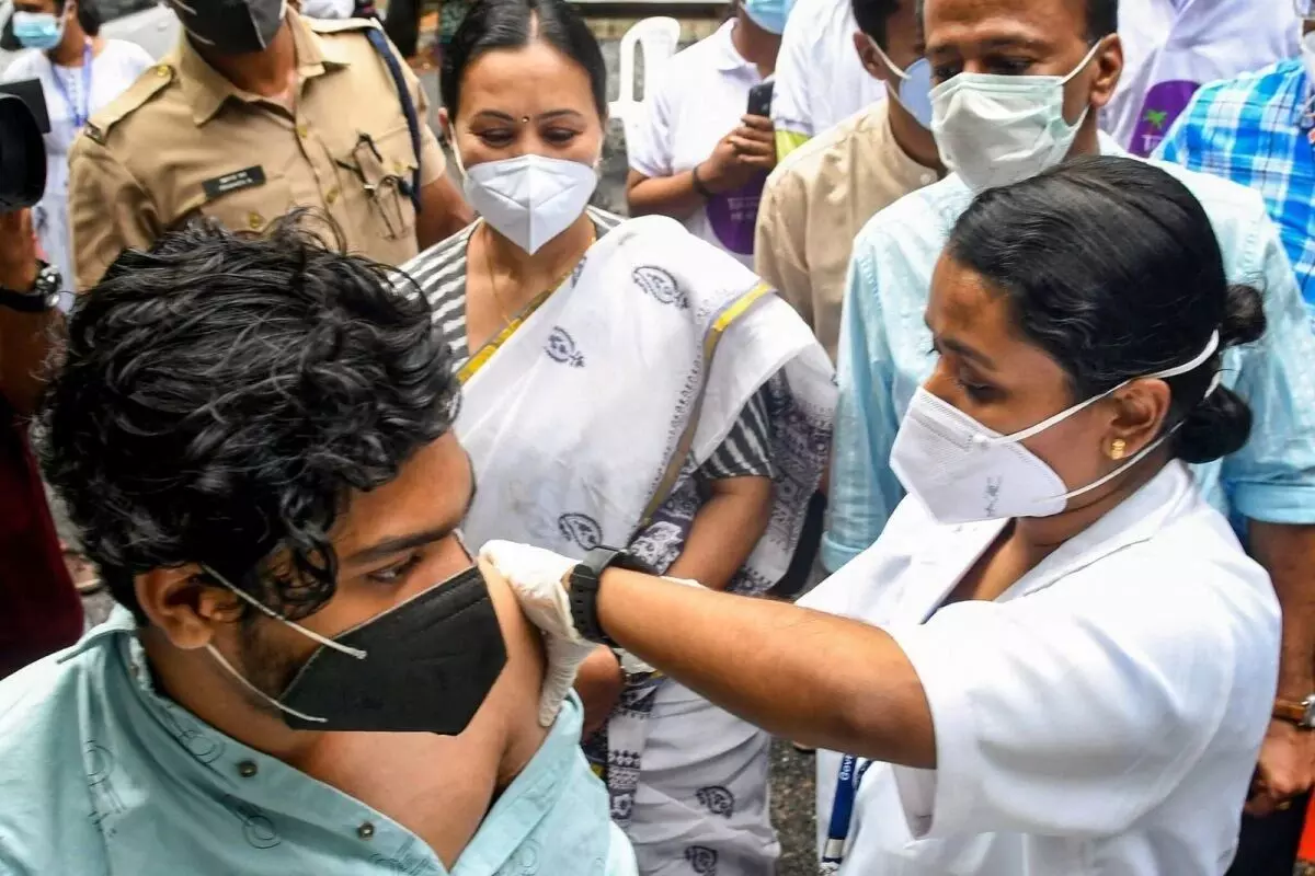 India registers 37,593 new coronavirus infections