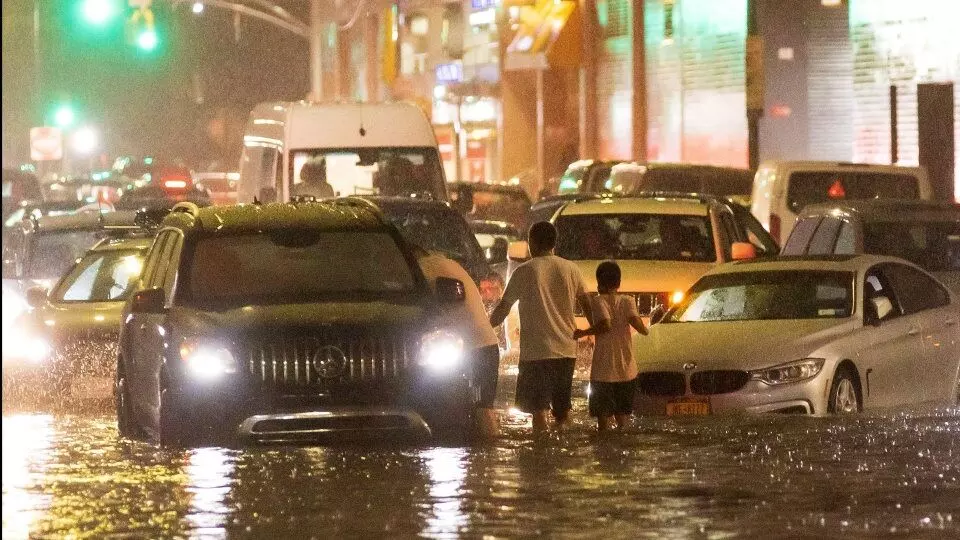 41 killed in US from flash flooding & tornadoes