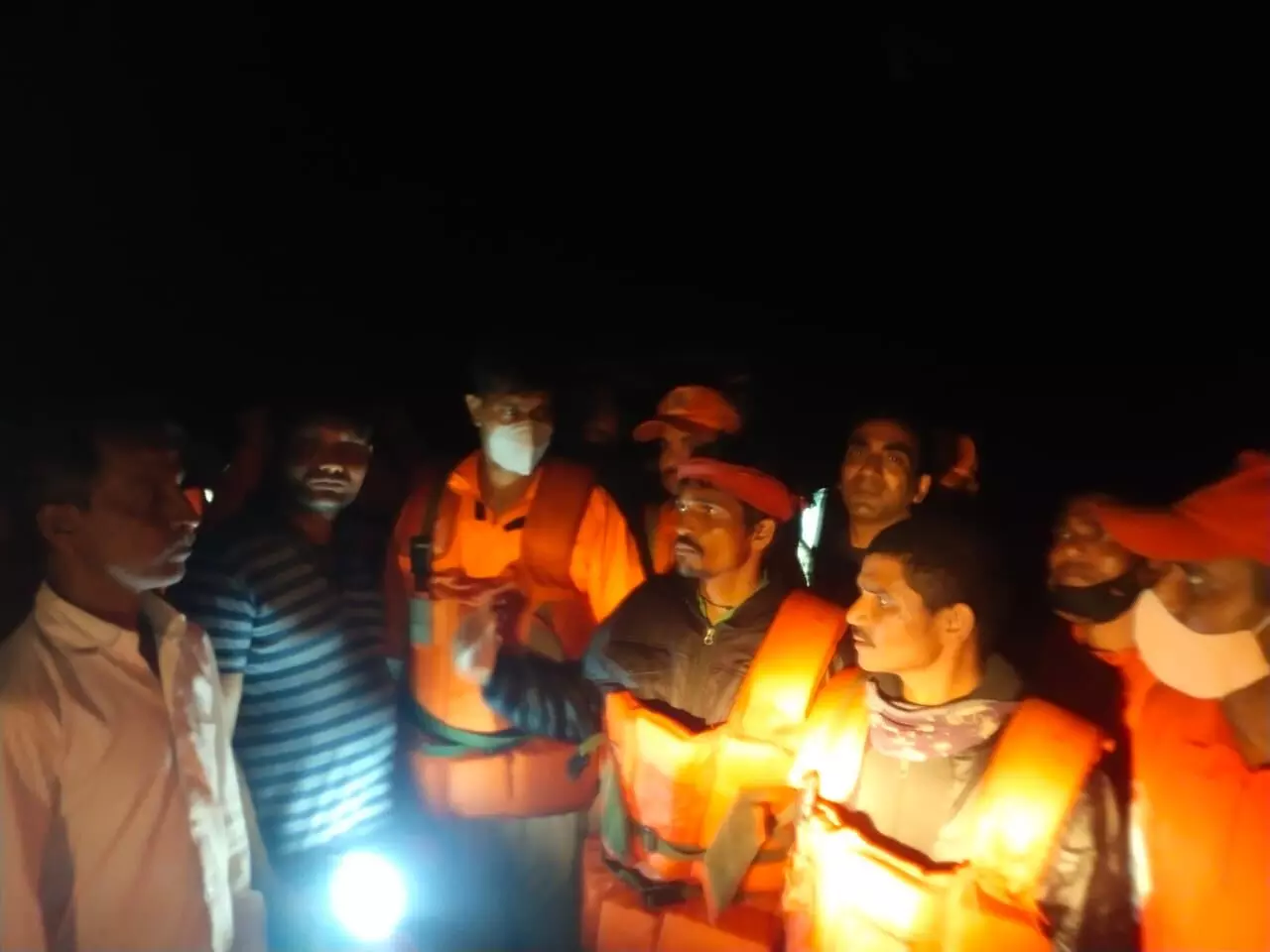 Vadodara 06 NDRF team rescued two in a night operation at Amreli district