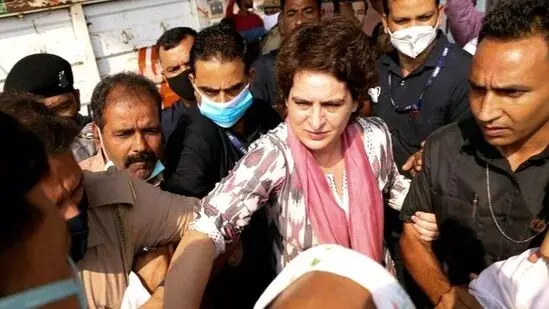 Uttar Pradesh police detains Priyanka Gandhi, stops her from visiting Agra