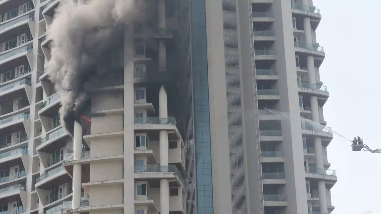 Fire breaks out at Mumbai high-rise, man jumps to death