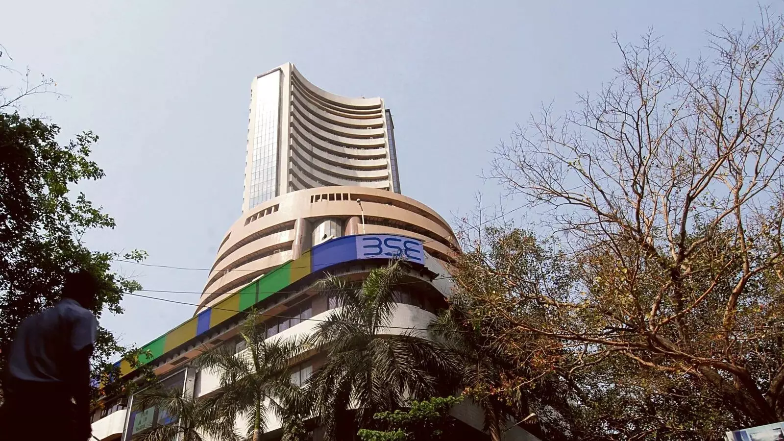 Sensex plunges 678 points, Nifty 50 closes below 17,700