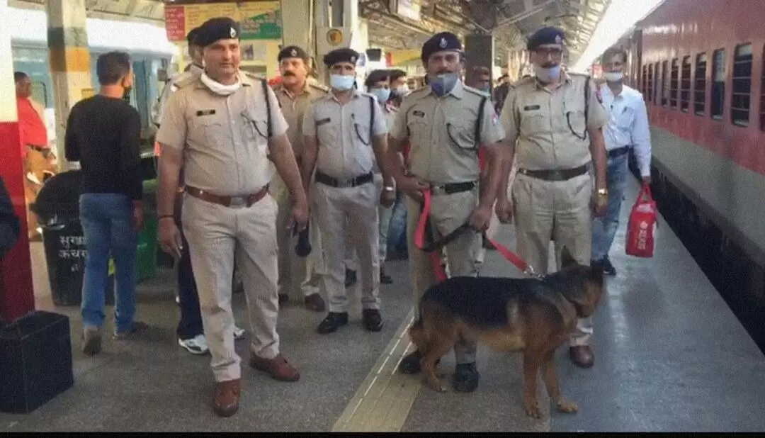 Vadodara RPF conduct surprise checking at Vadodara railway station and arriving trains at platforms