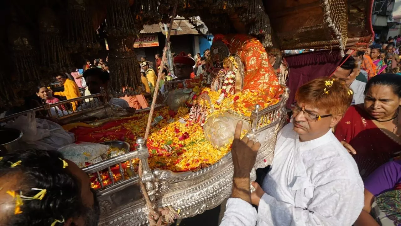 Historical Lord Vitthalnathji Procession carried in Vadodara with only 15 people