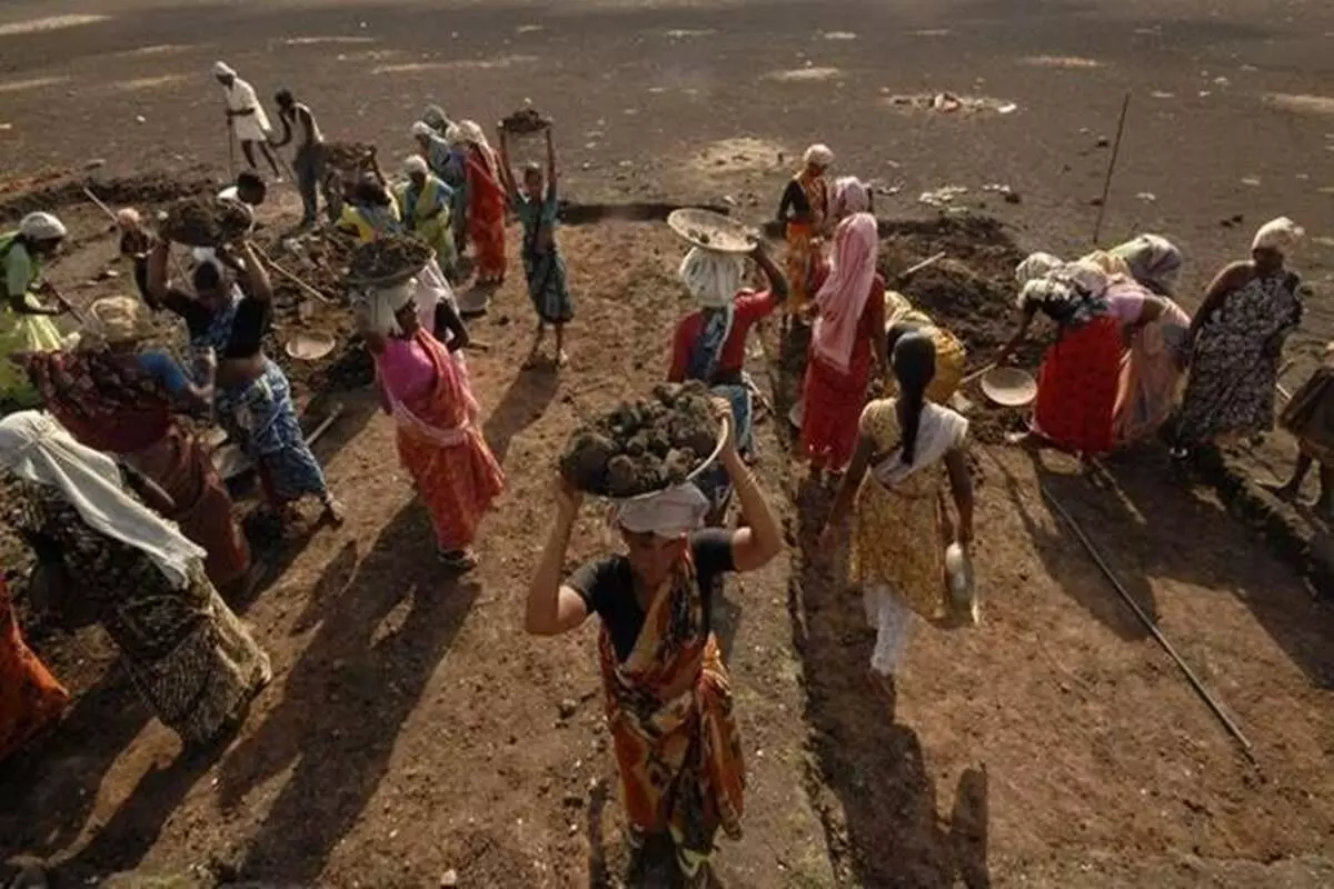 Centre reiterates commitment to release funds for proper implementation of MGNREGA