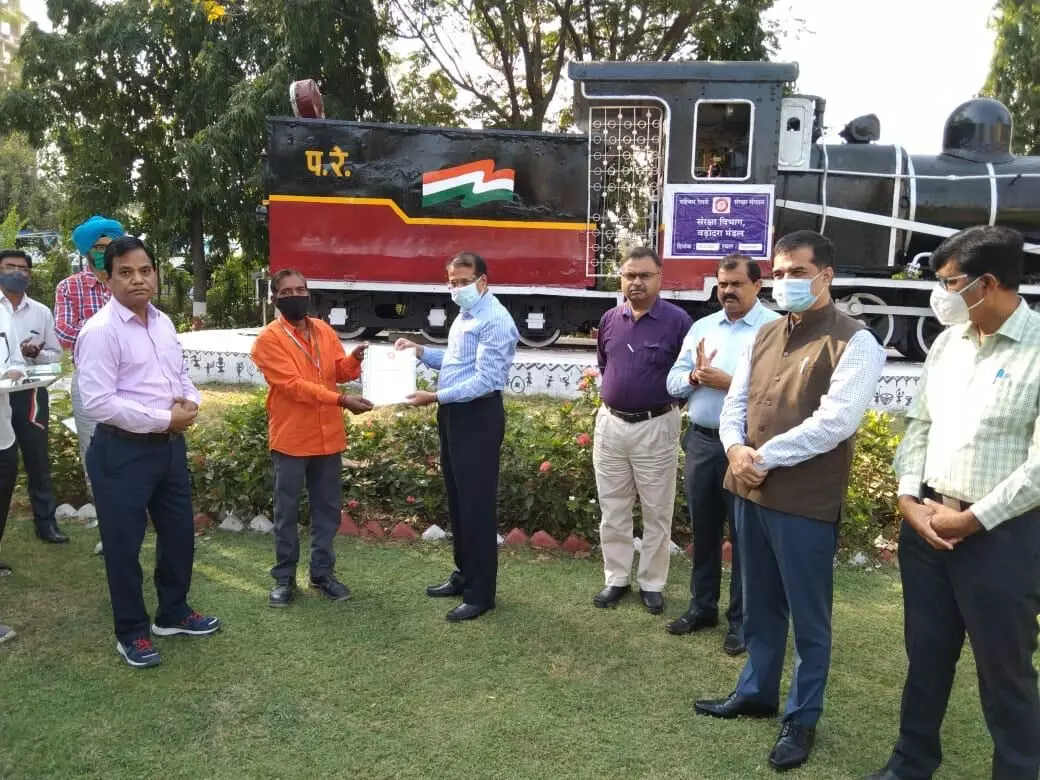 Man of the Month award to 19 railway personnel of Vadodara Division for their remarkable work in the field of safety
