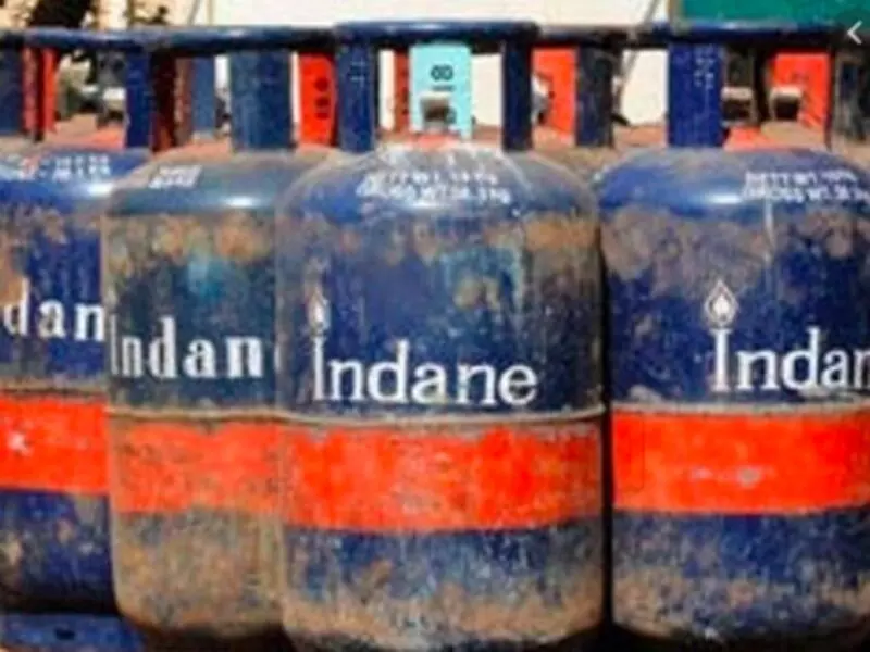 Prices of LPG cylinders hit hard on December 1, 2021, when gas prices increased by Rs 100