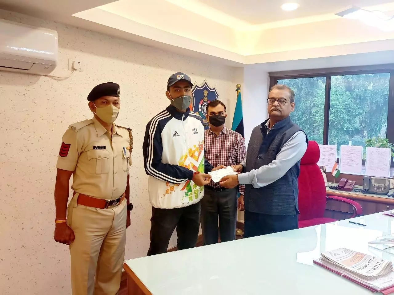 Policeman son recieved sports promotion scholarship of Rs. 4 lakh from the states Central Police Welfare Fund