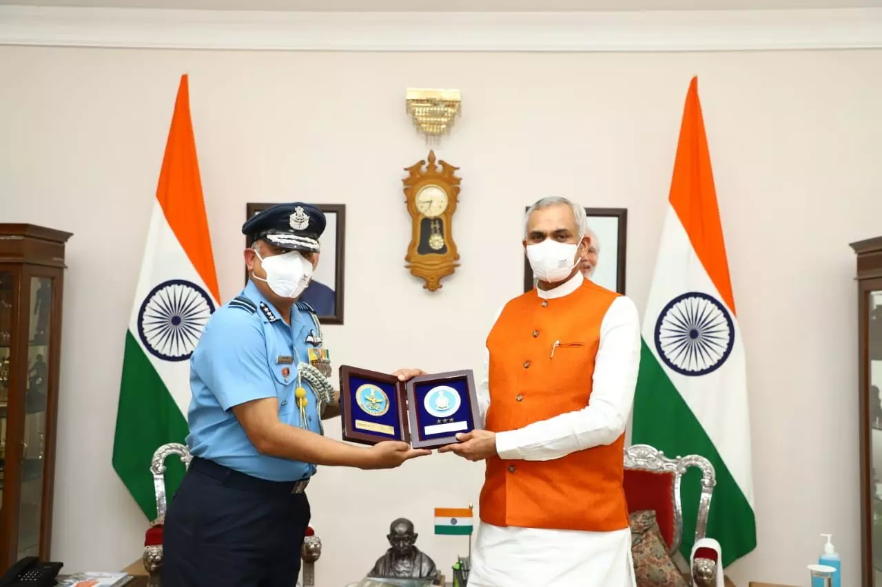 Air Officer Commanding-in-Chief, South Western Air Command calls on Governor of Gujarat