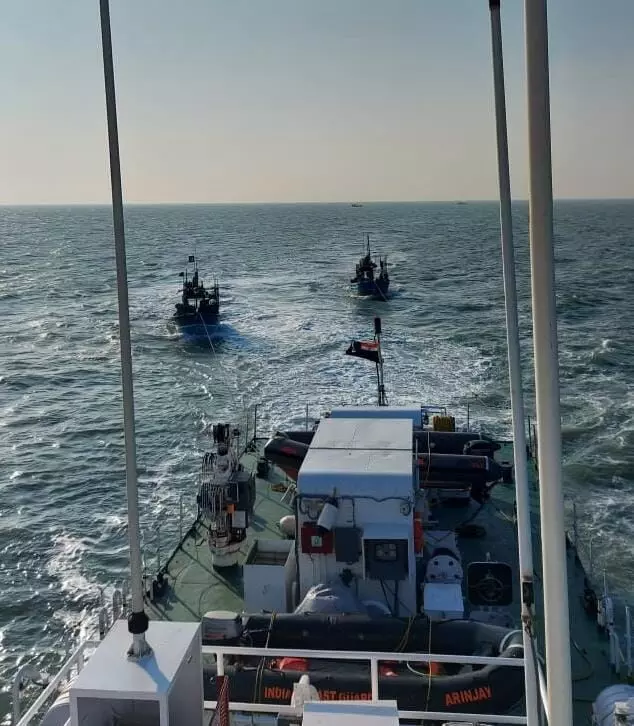 Indian Coast Guard apprehends Pakistani Fishing Boats in Arabian sea