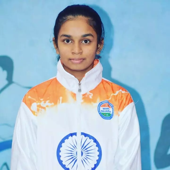 Daughter of paper distributor in Vadodara to represent Gujarat in national Kick Boxing tournament at Pune