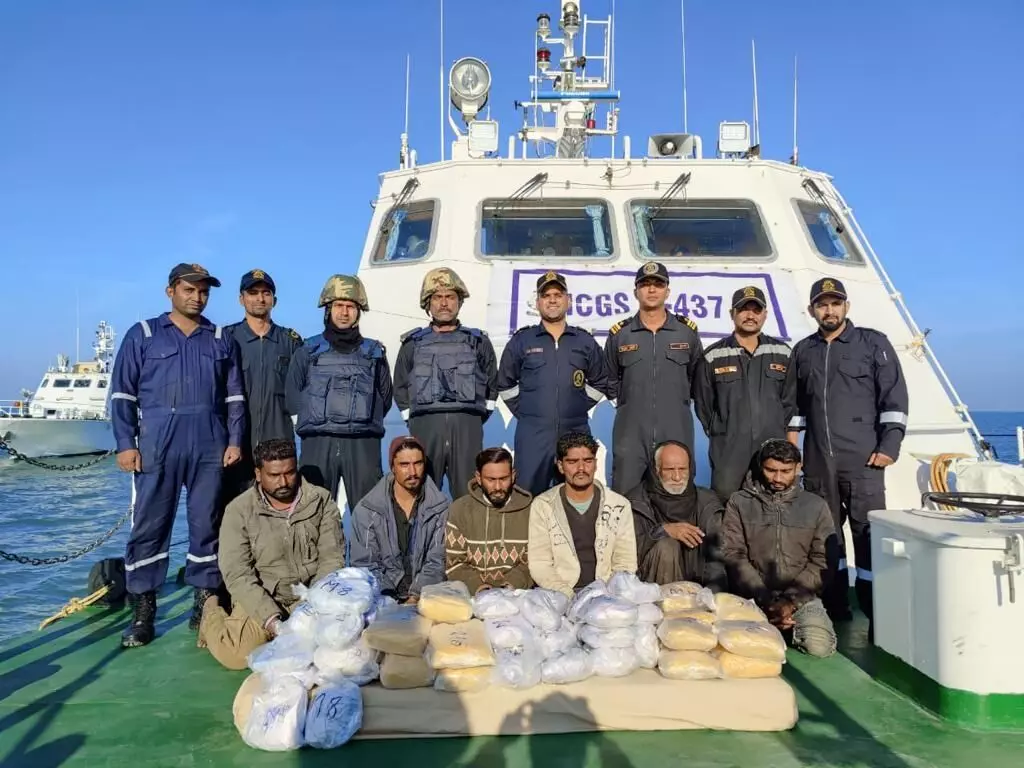 Indian Coast Guard and ATS Gujarat jointly apprehend 400 crore heroin from Pakistani boat