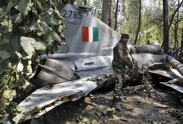 MiG-21 crashes at Jaisalmer, Rajasthan, killing the pilot