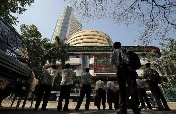 Sensex nearing 500 points rise, trading above 59,650, Nifty at 17,750