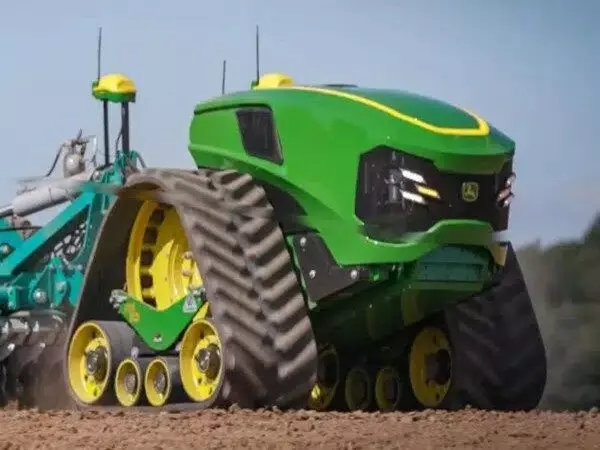 John Deere unveils automated tractor at CES show