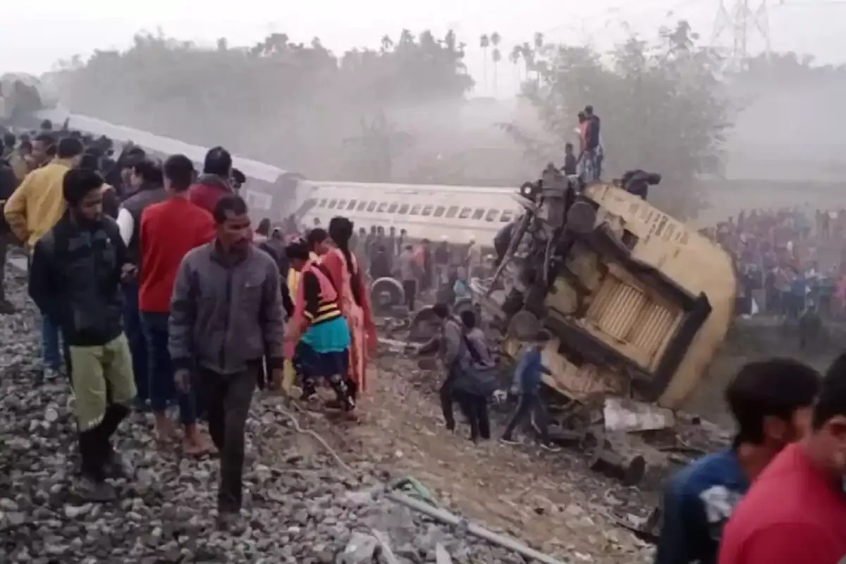 Guwahati-Bikaner Express derails near Domohani in Bengal, no casualty reported so far