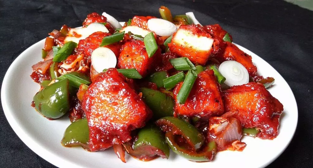 Paneer Chilly: A popular Indo-Chinese starter dish that is made from paneer, onion and capsicum