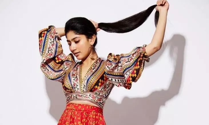 Telugu Actress, Sai Pallavi nails the crop top-skirt look