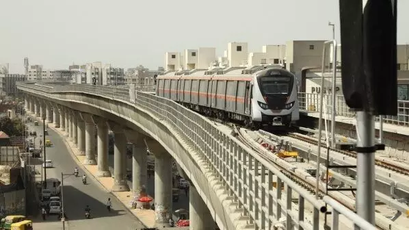 Metro rolls in Ahmedabads west for 1st time