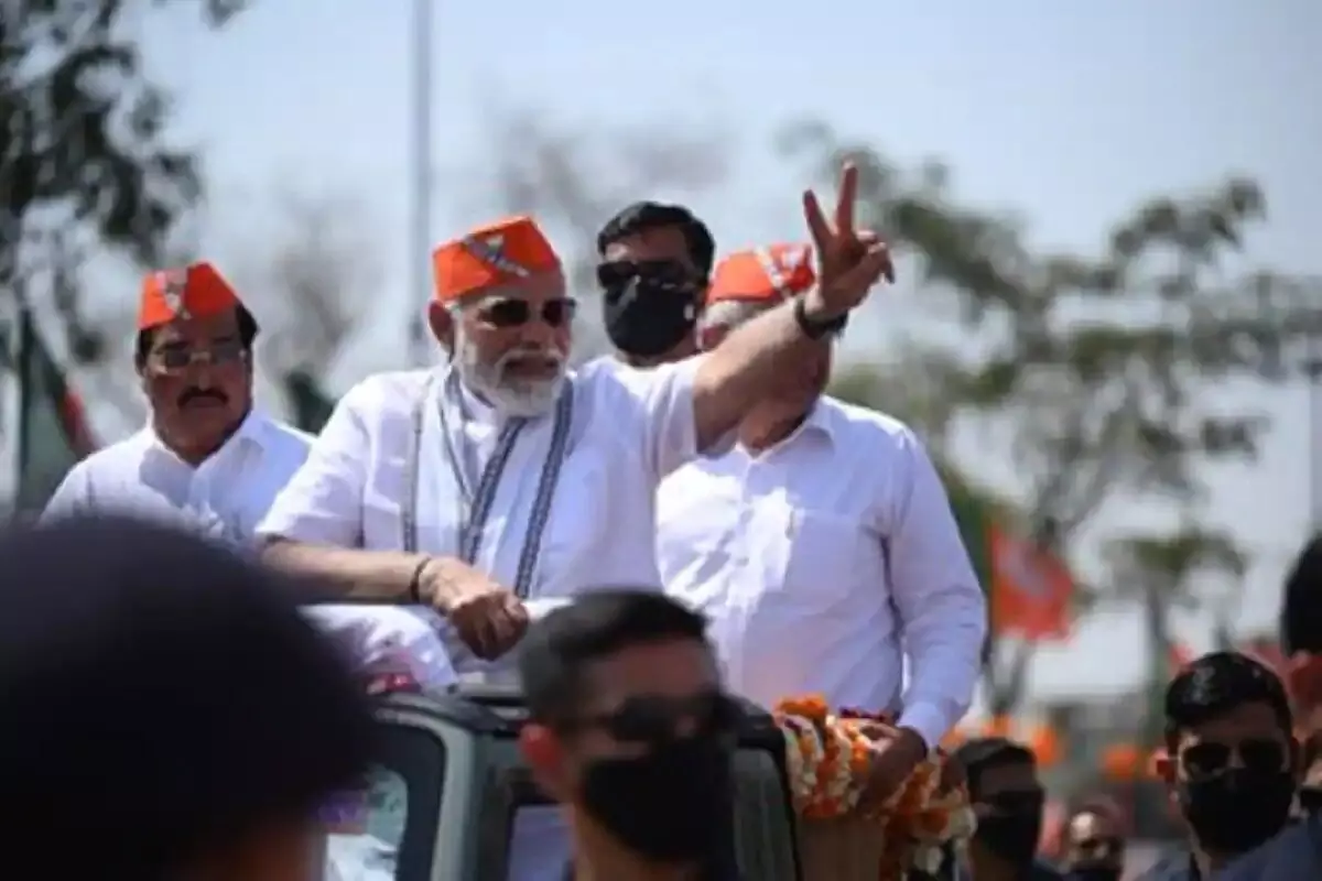 Day after massive BJP win in 4 states, PMs Gujarat roadshow