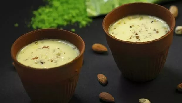 Holi 2022 special: 5 Delicious desi desserts you can make with a glass of Thandai