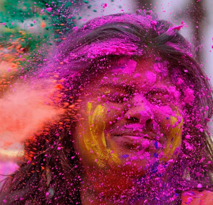 Extreme use of chemical colors leads temporary blindness and eye infection during Holi