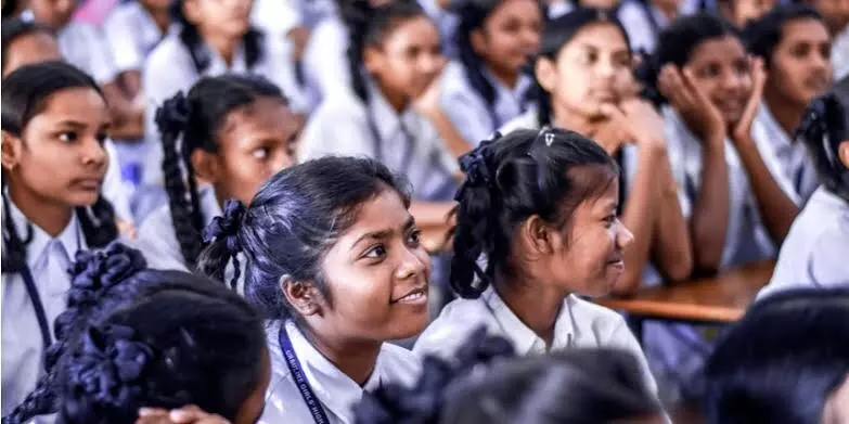 Tamil Nadu govt to provide Rs 1,000 to help girls pursue their higher education