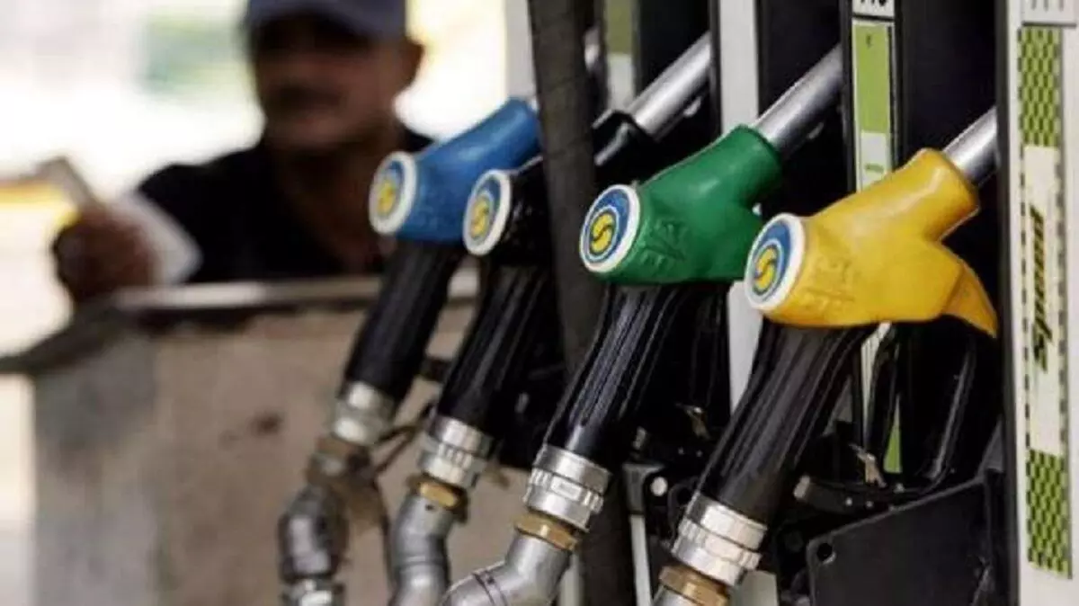 Petrol, Diesel price hiked again by 80 Paise, Costlier by Rs 8 per litre in 13 days