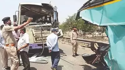 GSRTC bus rams into college bus on Ahmedabad-Vadodara expressway, student dies