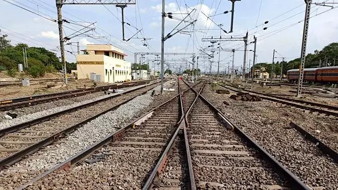 Few trains affected due to traffic and power block between Boisar and Vangao stations