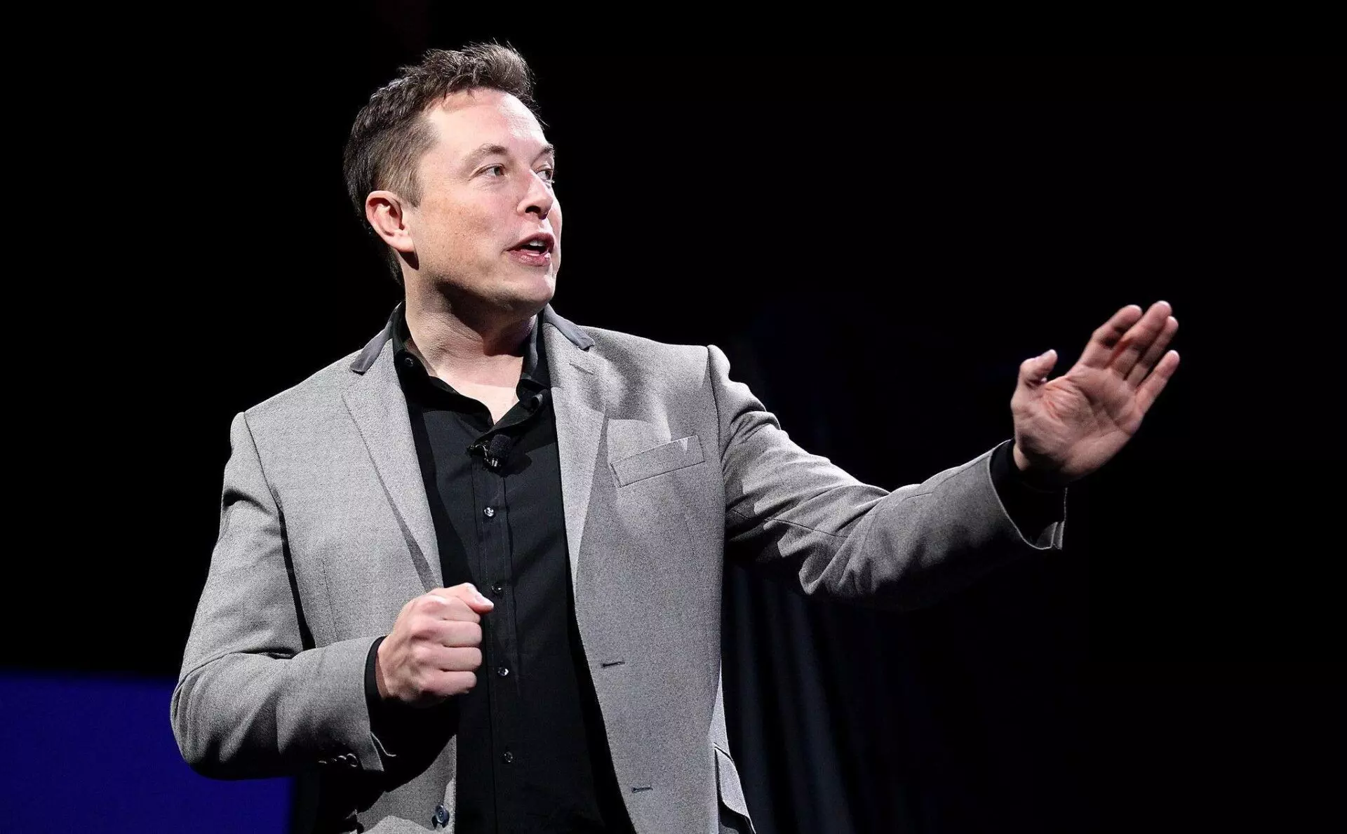 Tesla chief Elon Musk offers to buy Twitter for 41 billion Dollar