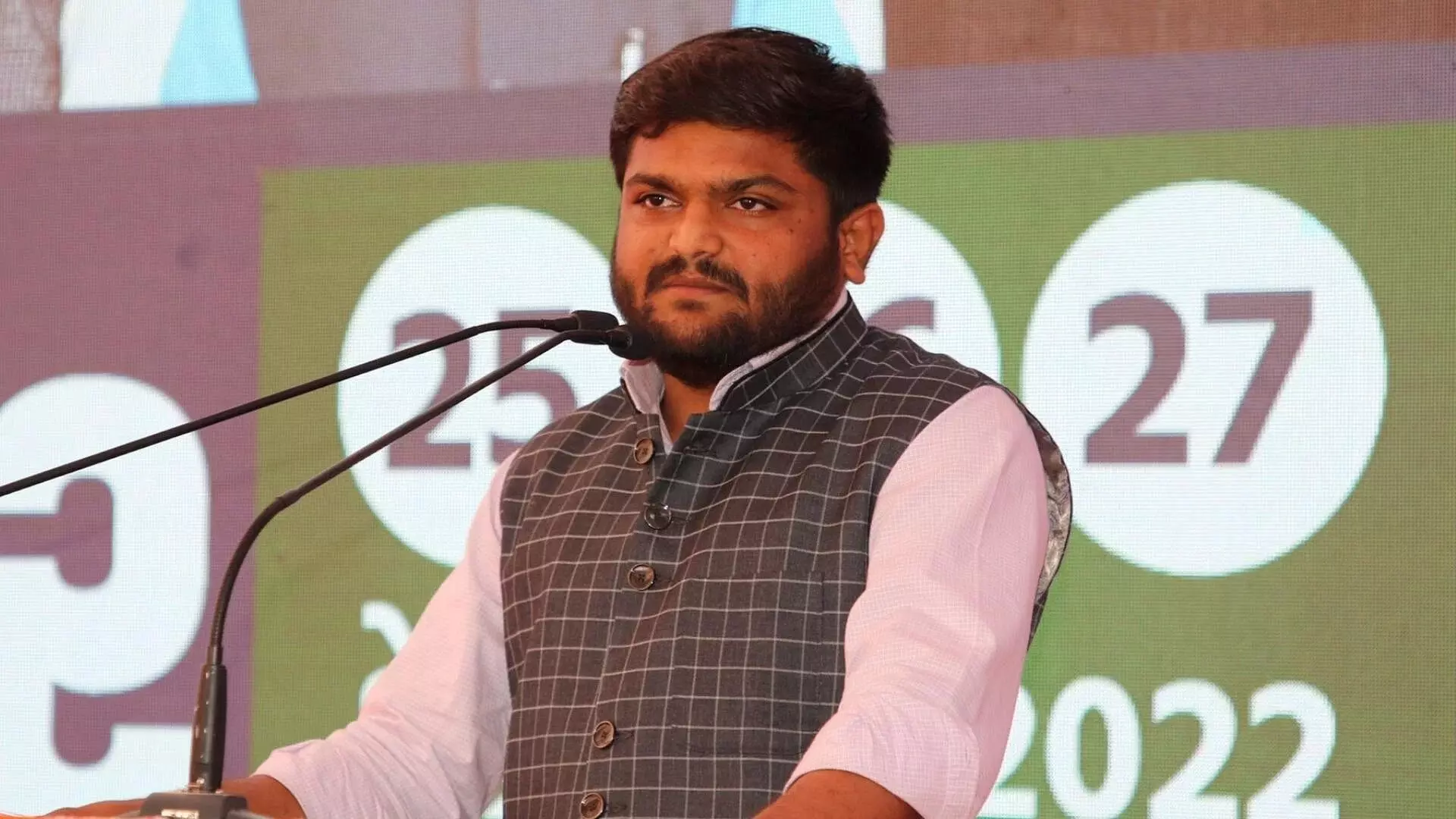 Gujarat: AAP invites Hardik Patel to join party