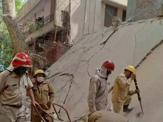 Building collapses in Delhis Satya Niketan, five people trapped