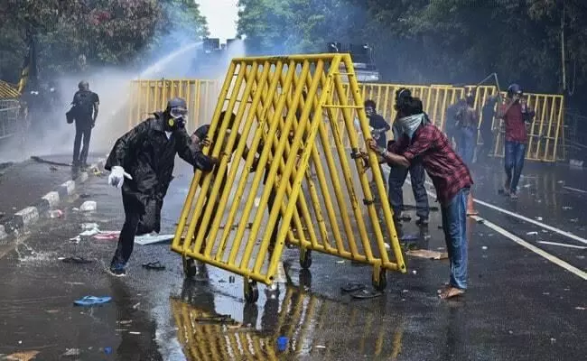 Curfew in Sri Lanka after president loyalists attack protesters
