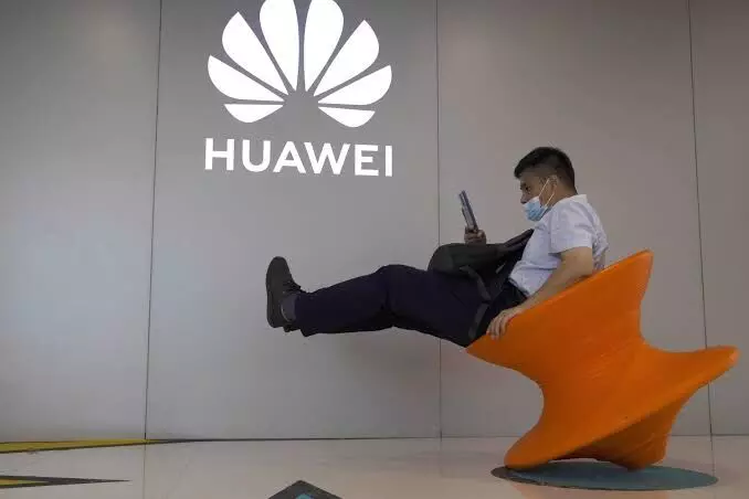 Canada bans Huawei from 5G networks
