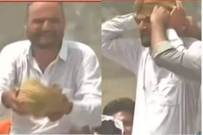 Sidhu Moosewalas Father removes his turban as respect during funeral procession