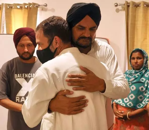 Rahul Gandhi meets Moosewalas family in Punjab