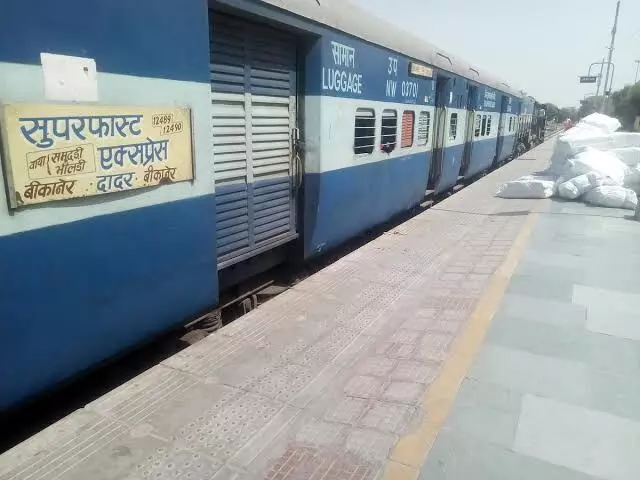 WR provides additional stoppage to train no. 12490/12489 Dadar – Bikaner Express Dhanera station
