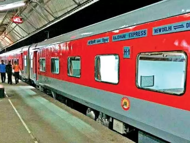 Indian Railways: Big blow to passengers, ordering food in trains becomes expensive