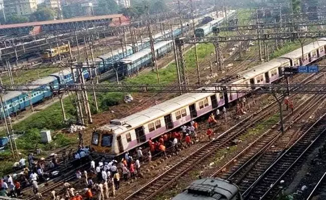 Mumbai local train derails at Chhatrapati Shivaji Maharaj Terminus