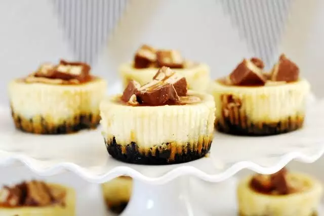 Snickers Cheesecake Cups Recipe