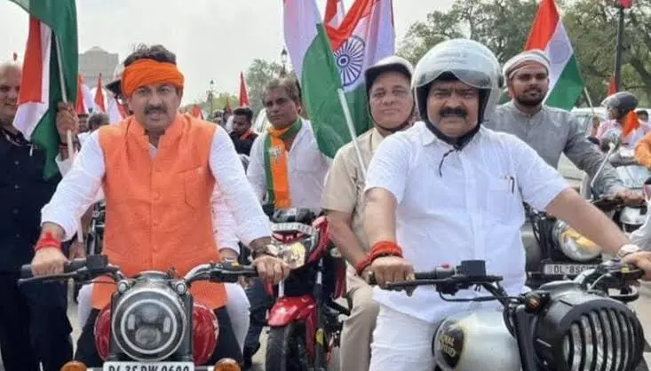 BJP MP Manoj Tiwari fined Rs 20,000 for not wearing helmet during Tiranga Rally