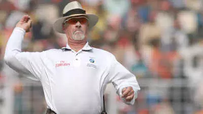 Cricket umpire Rudi Koertzen dies in car crash