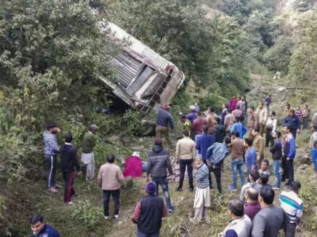 J&K: Bus falls into gorge after brake fail, 7 police personnel killed