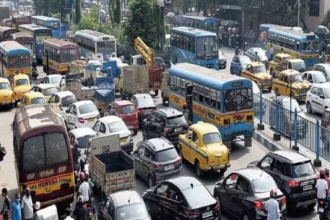 Massive traffic jam in Kolkata, ferry services across hooghly suspended