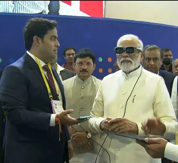 PM Modi inaugurates IMC 2022 exhibition, experiences 5G tech by different operators